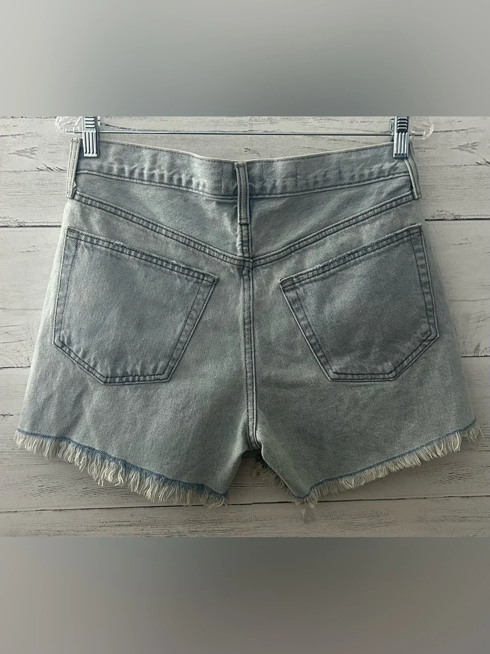 Universal Thread 90s Baggy Distressed Denim Shorts Light Wash Women’s Size 4 NWT